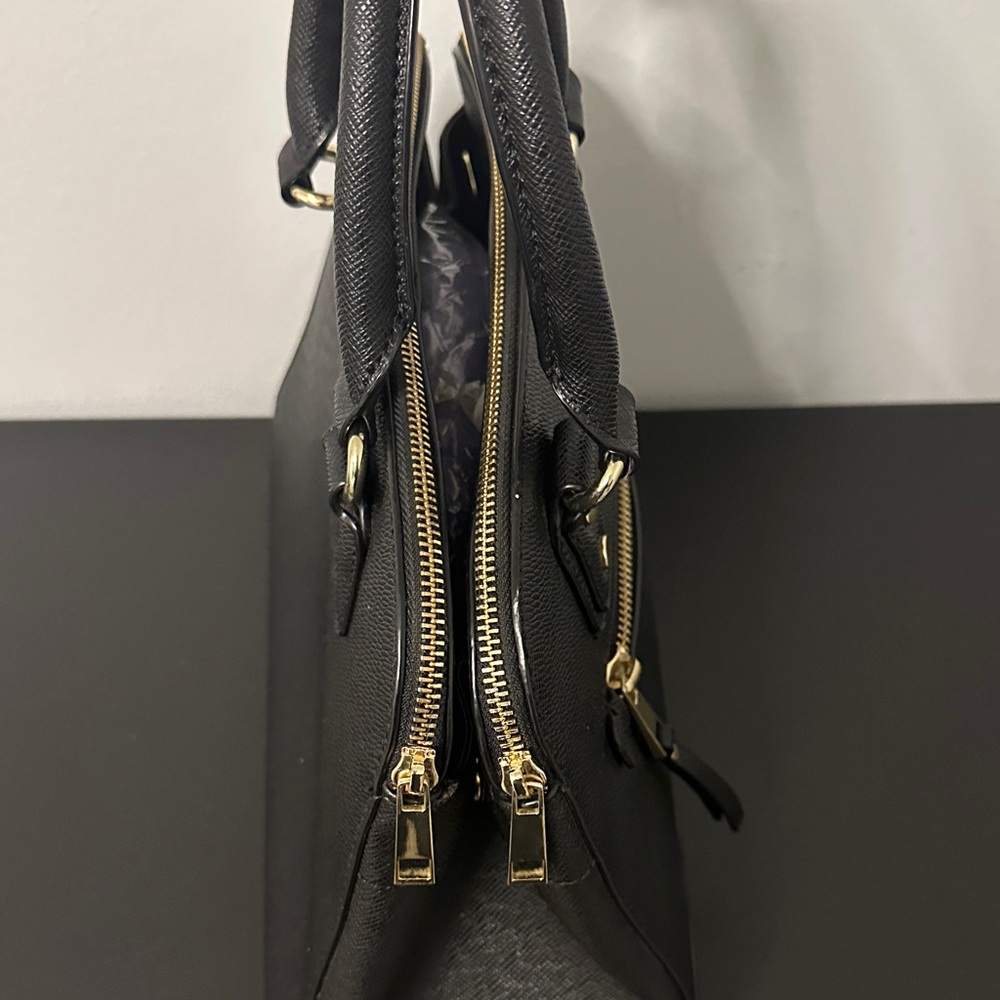 Aldo Elegant Black Handbag w Gold Hardware. NWOT. - Picture 4 of 16
